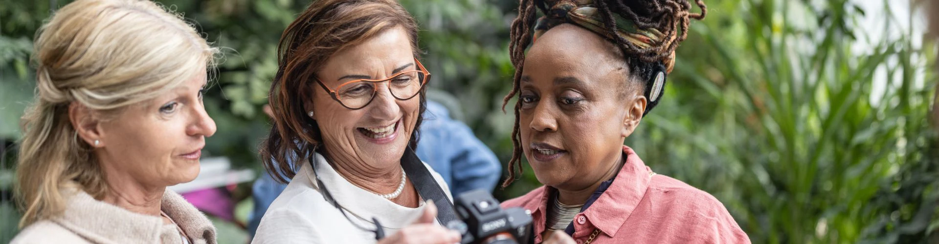 A photographer with a cochlear implant can hear her friends’ kind comments about the photos she has taken.